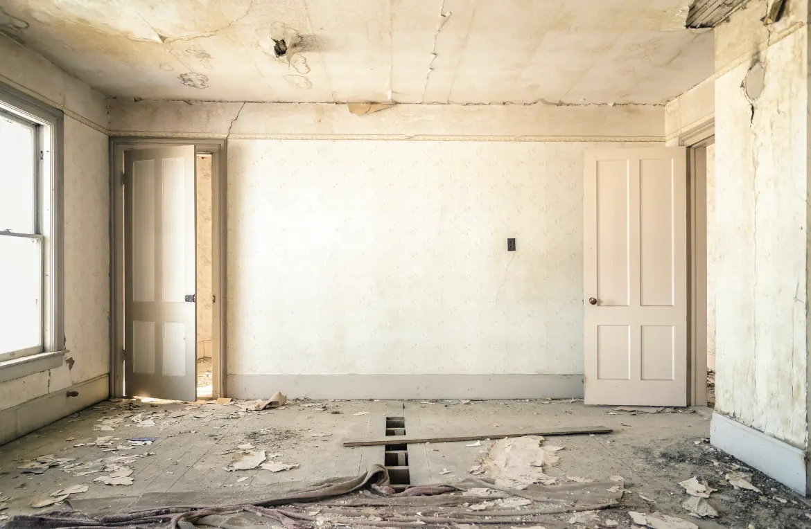 Waste disposal crew managing a cleanout project in Lynn